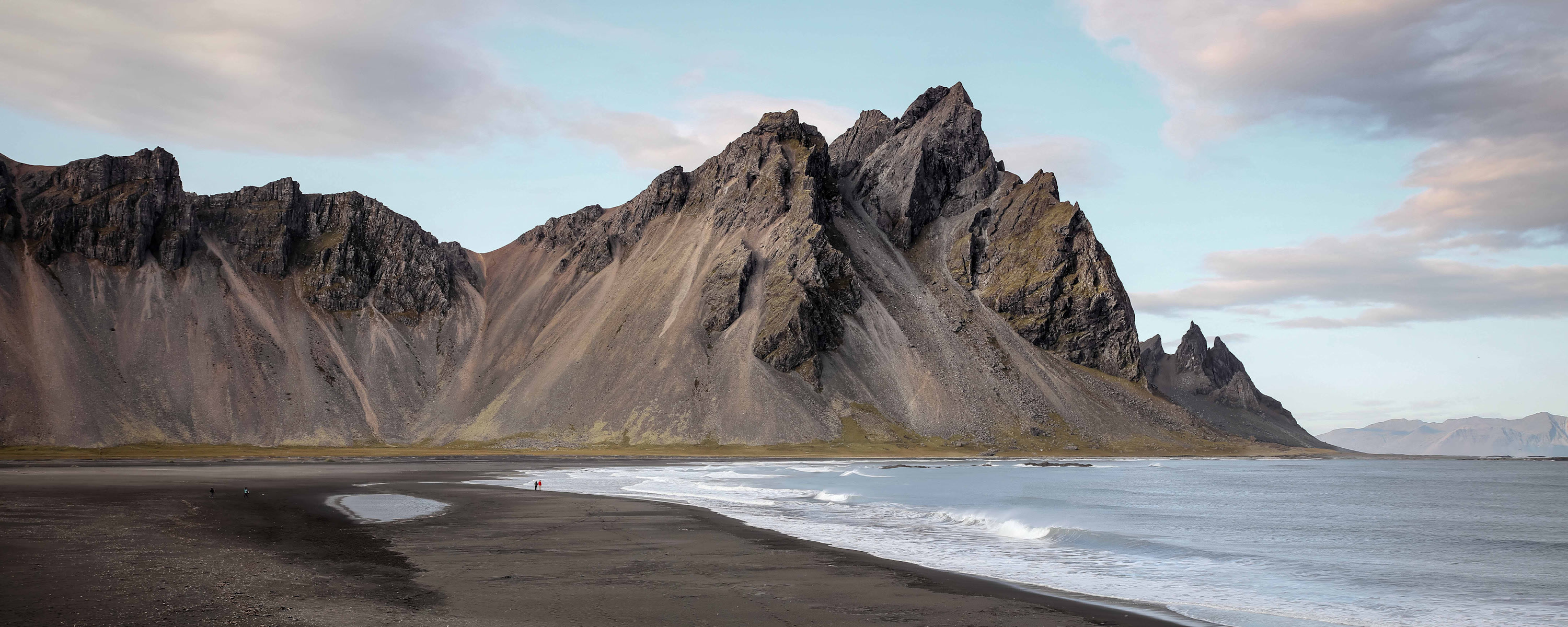 
        <div class='title'>
          Iceland BIllboard
        </div>
       