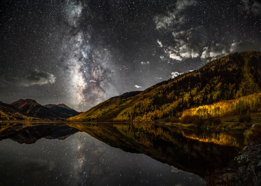 
        <div class='title'>
          Milky Way in the Fall Billboard
        </div>
       