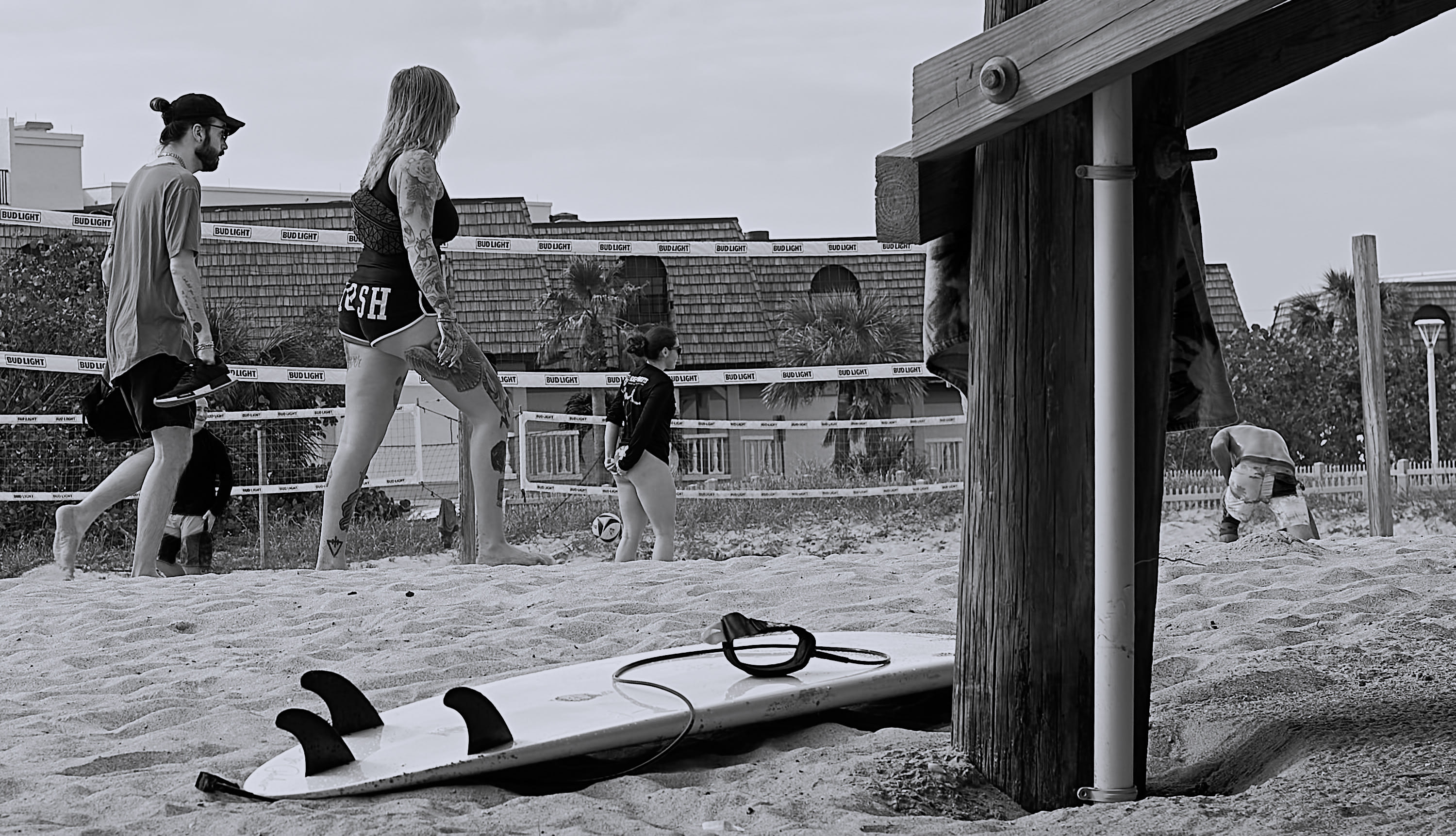 
        <div class='title'>
          2023 1 21 Pier volleyball and walkers
        </div>
       