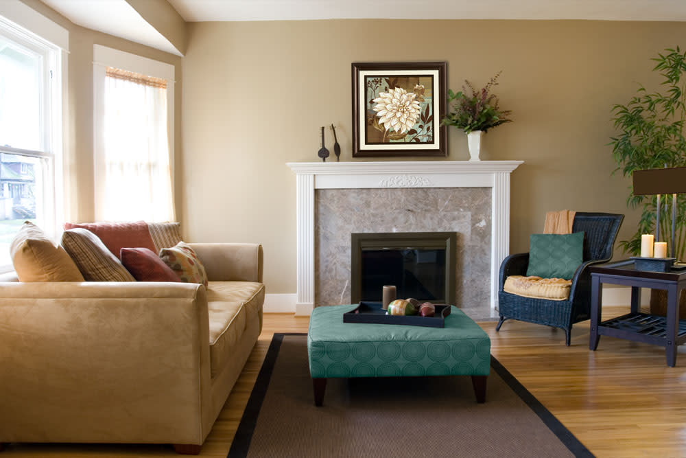 
        <div class='title'>
          GLA-565-livingRoom-epqedy
        </div>
       