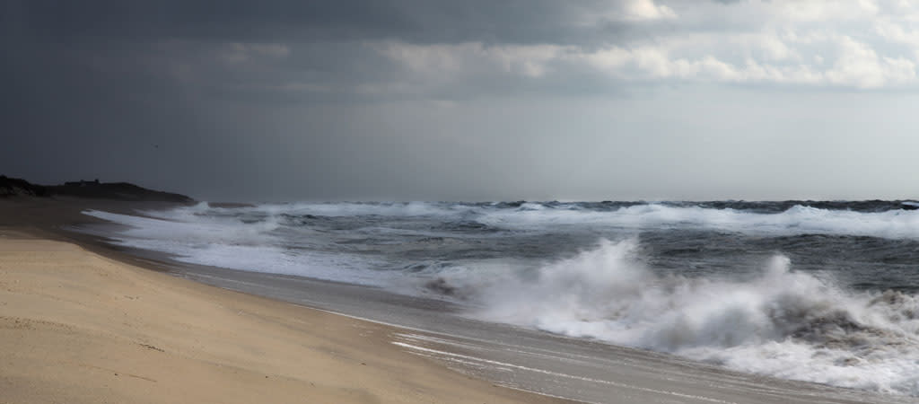 
        <div class='title'>
          DarkandStormy Slider
        </div>
       