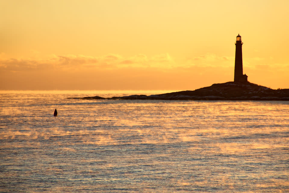
        <div class='title'>
          Lighthouse Sea Smoke Twinlights Sunrise Northlight Thatchers Island lpu8lb
        </div>
       