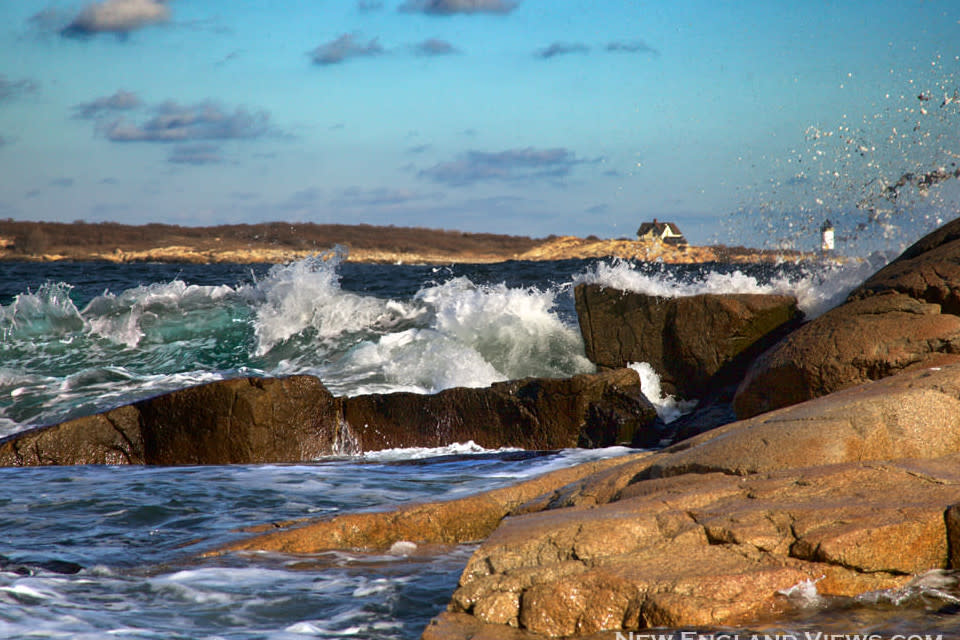
        <div class='title'>
          Straitsmouth Lighthouse Wave Splash a4eozk
        </div>
       