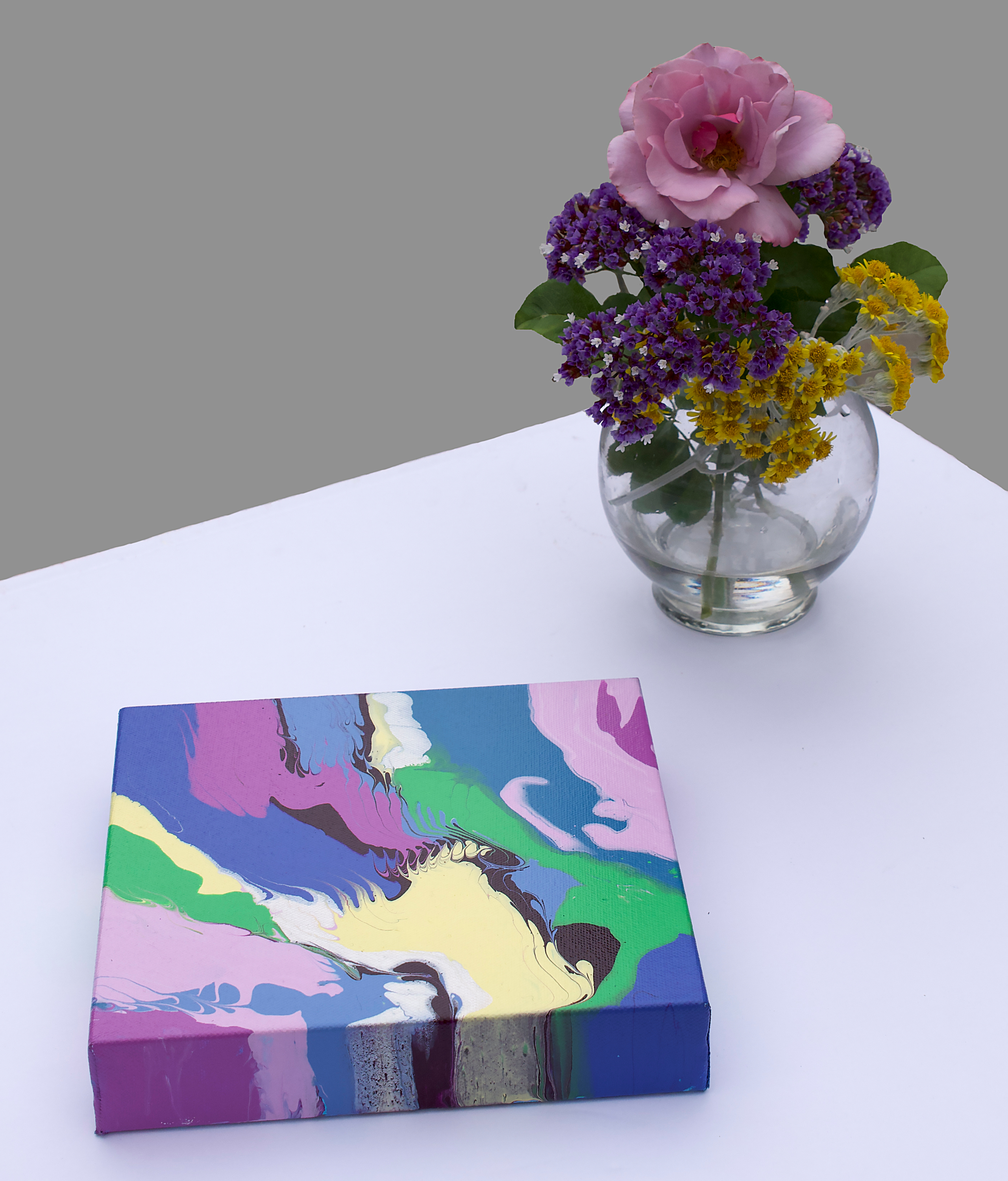 Horse with flowers side view bscpcj
