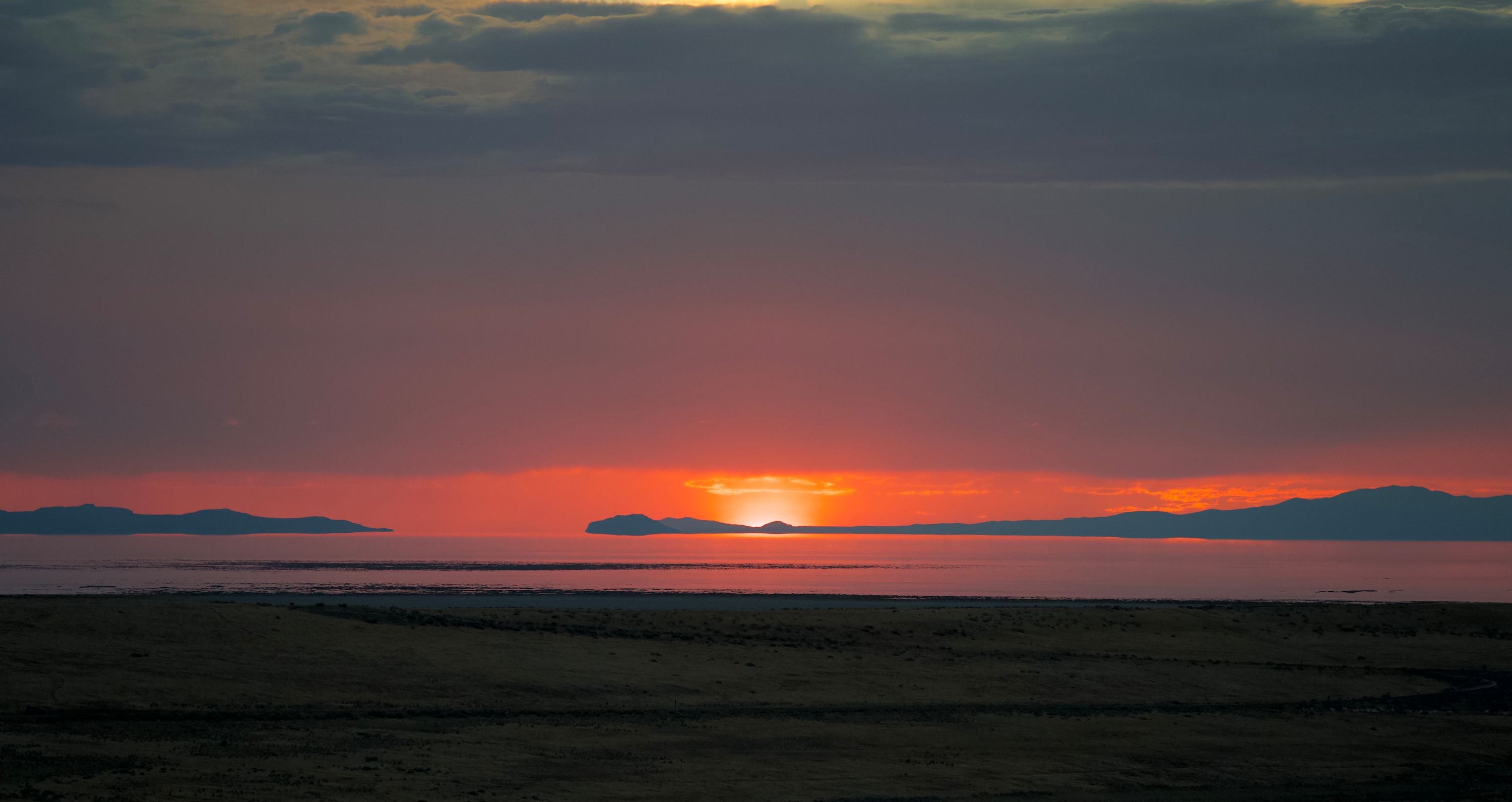 
        <div class='title'>
          Salt Lake Sunset
        </div>
       
        <div class='description'>
          
        </div>
      
