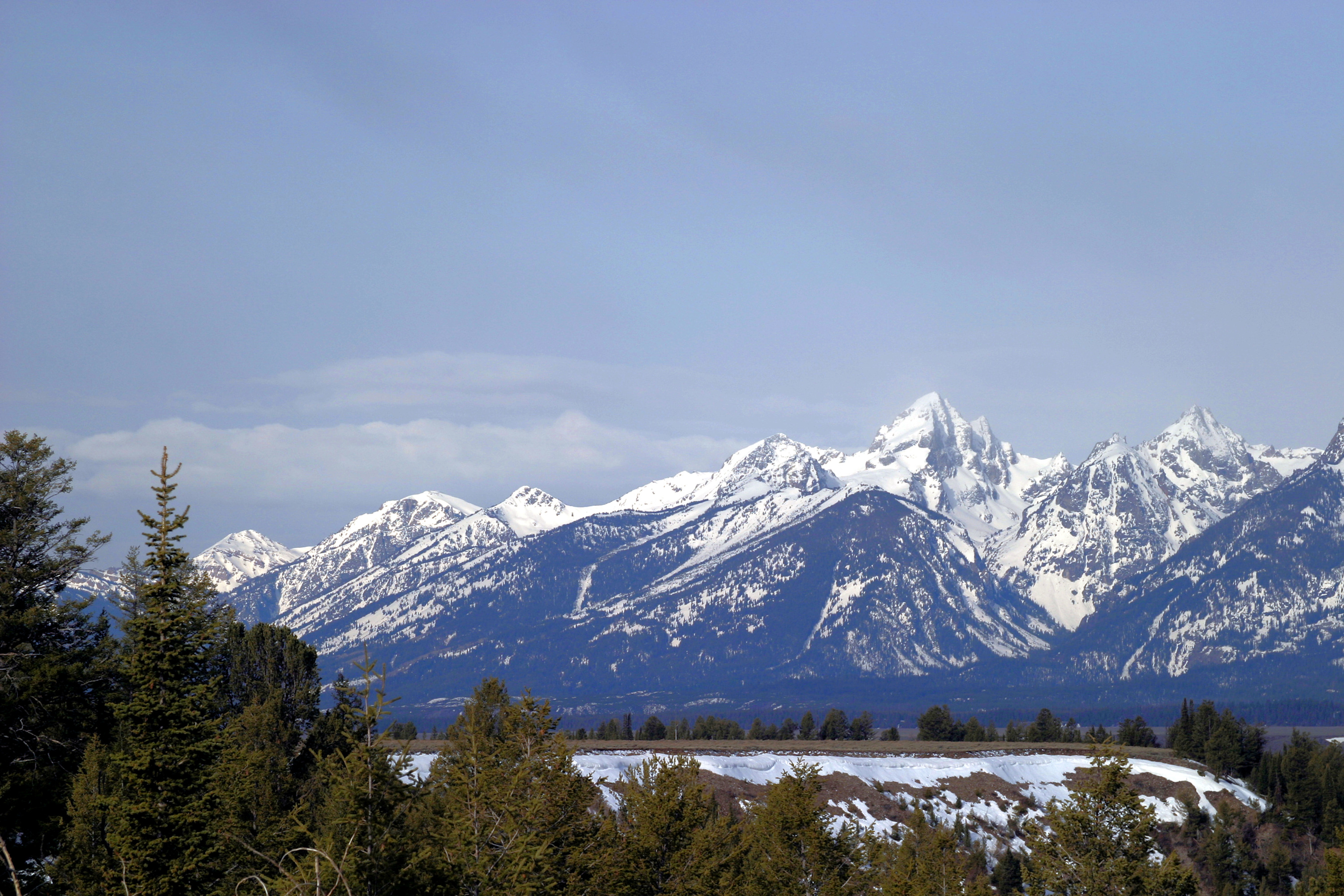 
        <div class='title'>
          Plateau Teton blfrki
        </div>
       
        <div class='description'>
          
        </div>
      