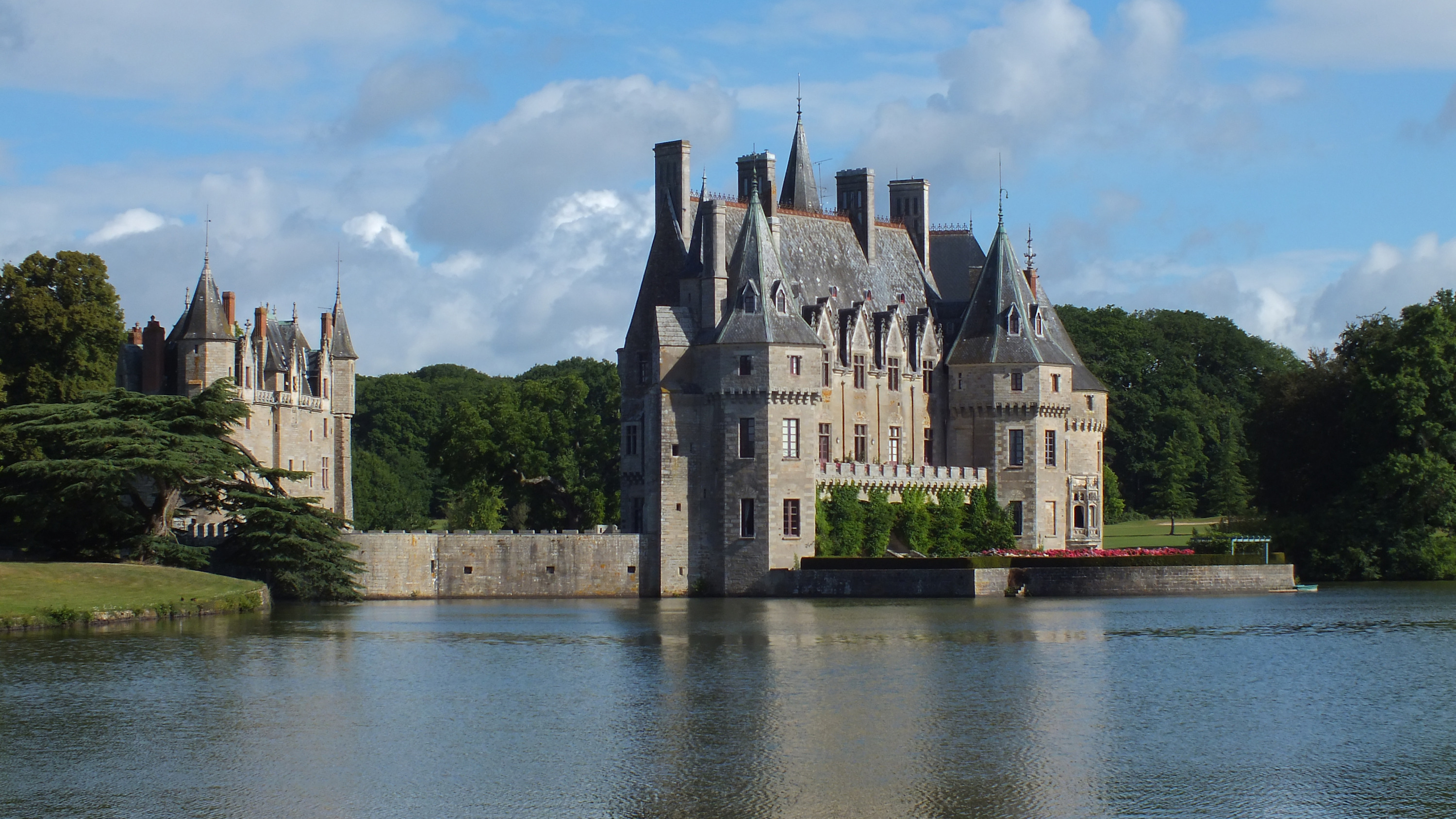 
        <div class='title'>
          Domaine De La Bretesche   Photoshop   7000
        </div>
       