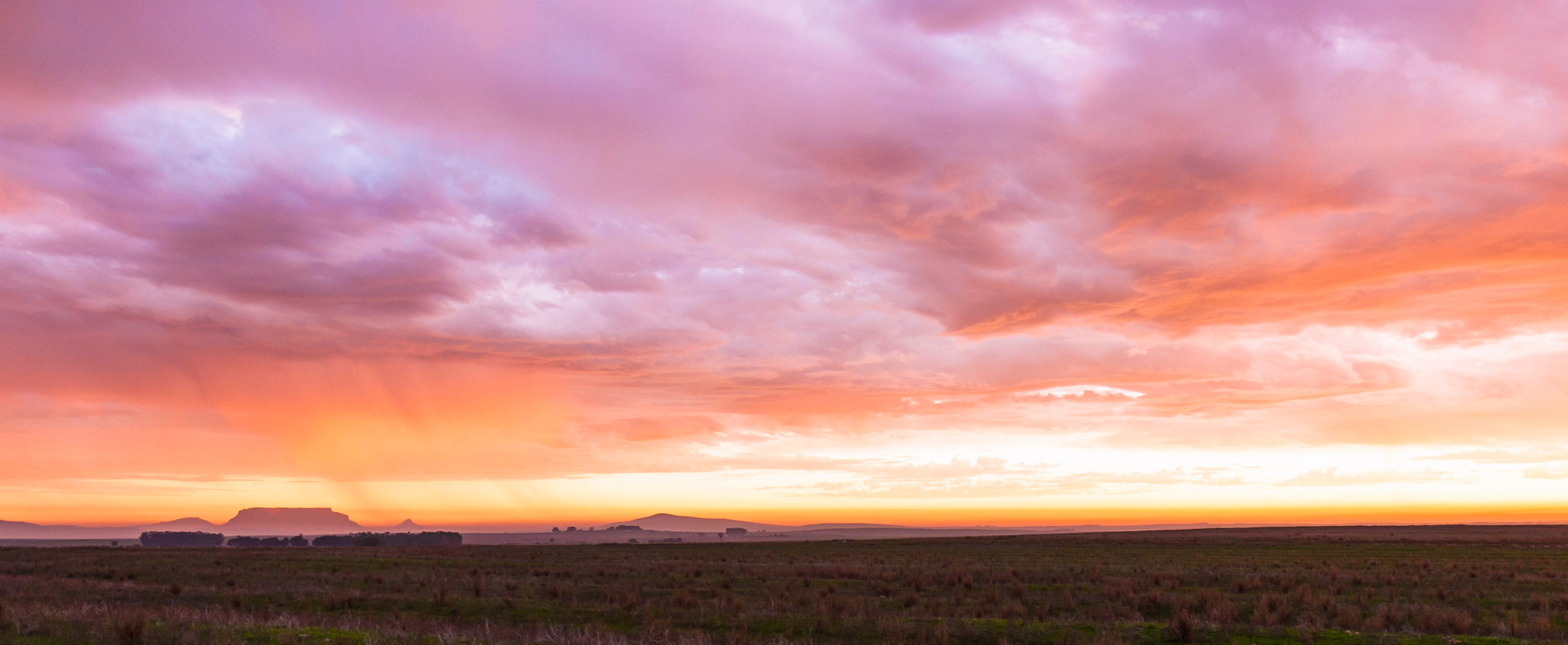 
        <div class='title'>
          Neels de Coning Table Mountain Sunset
        </div>
       
        <div class='description'>
          
        </div>
      