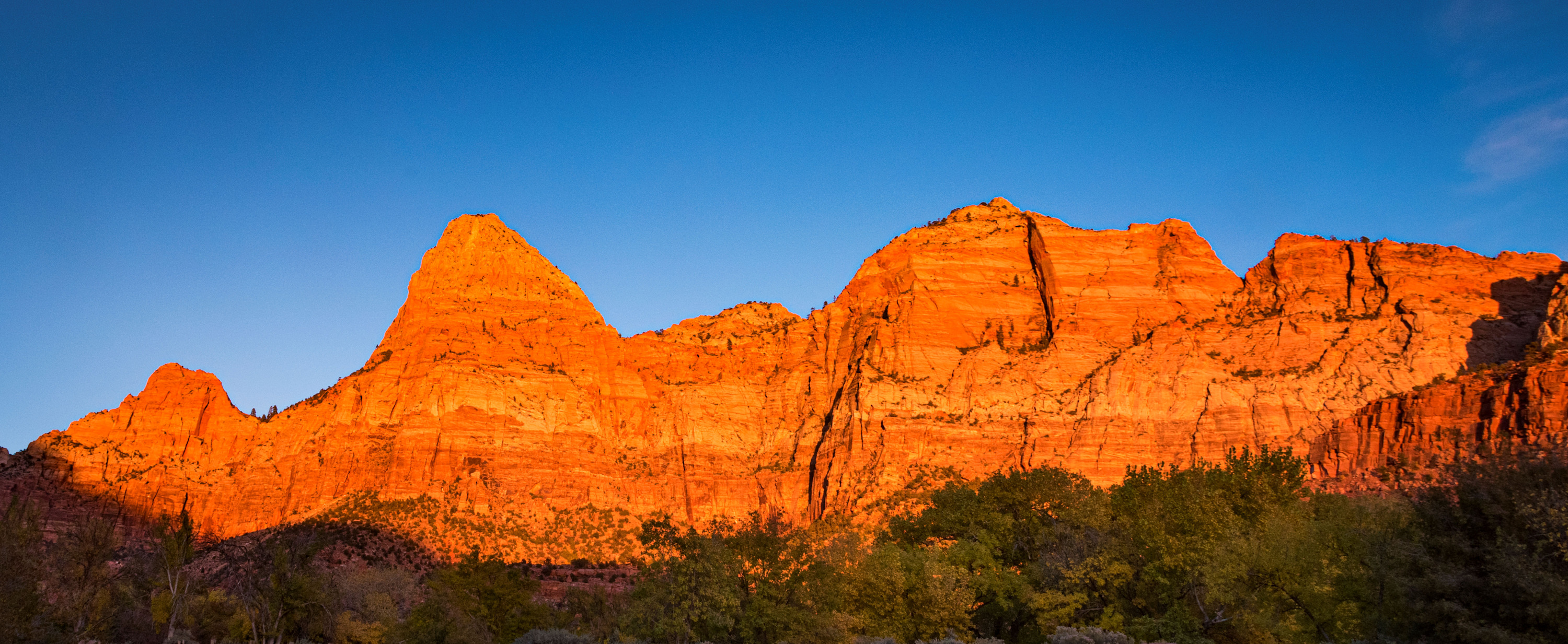 
        <div class='title'>
          Neels de Coning Zion Bridge Mountain
        </div>
       
        <div class='description'>
          
        </div>
      
