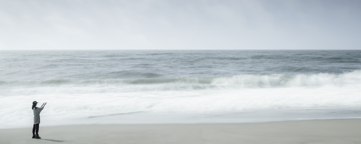 
        <div class='title'>
          Billboard Girl and Ocean
        </div>
       