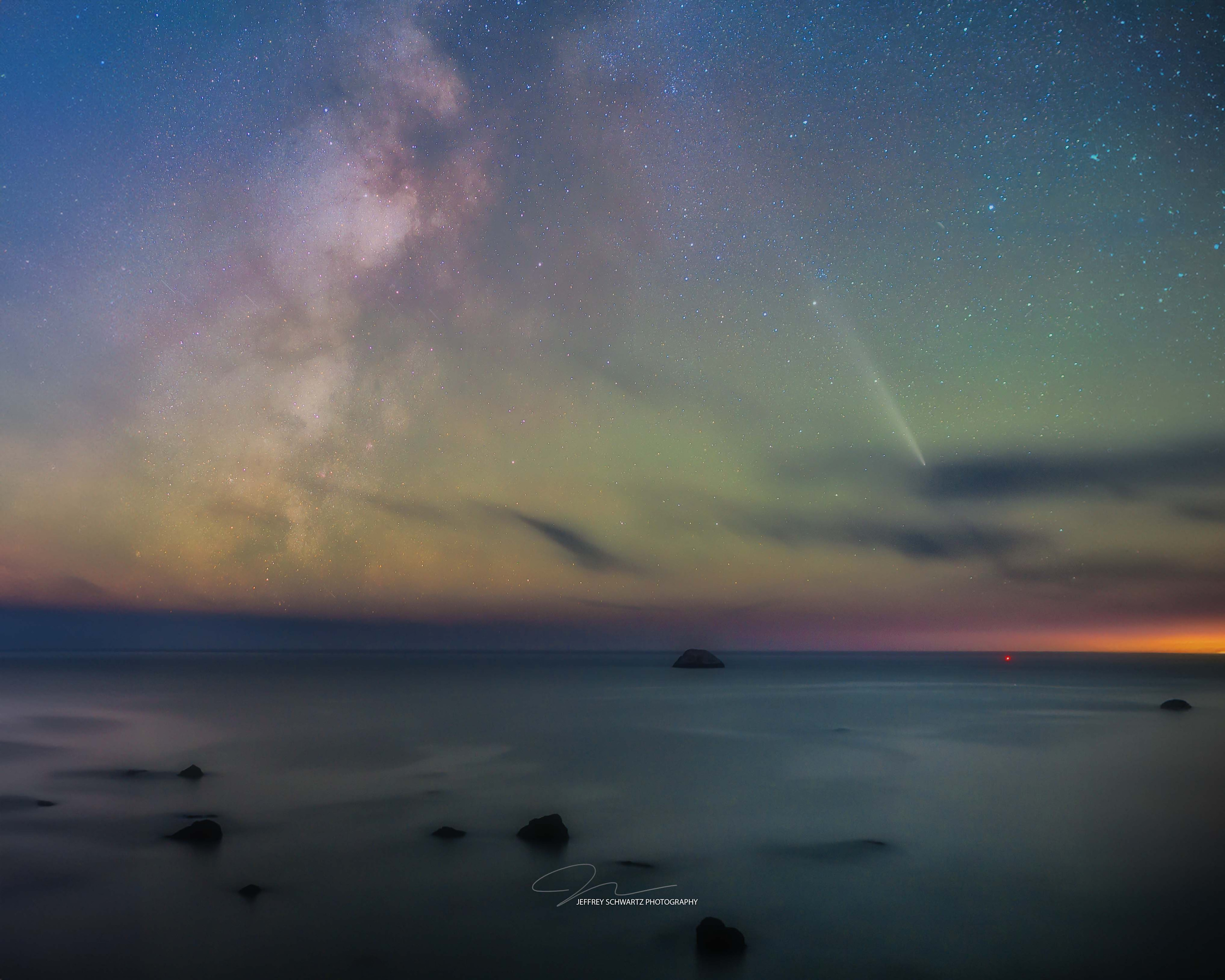 
        <div class='title'>
          The Comet and the Milky Way 11262024 SMALL
        </div>
       