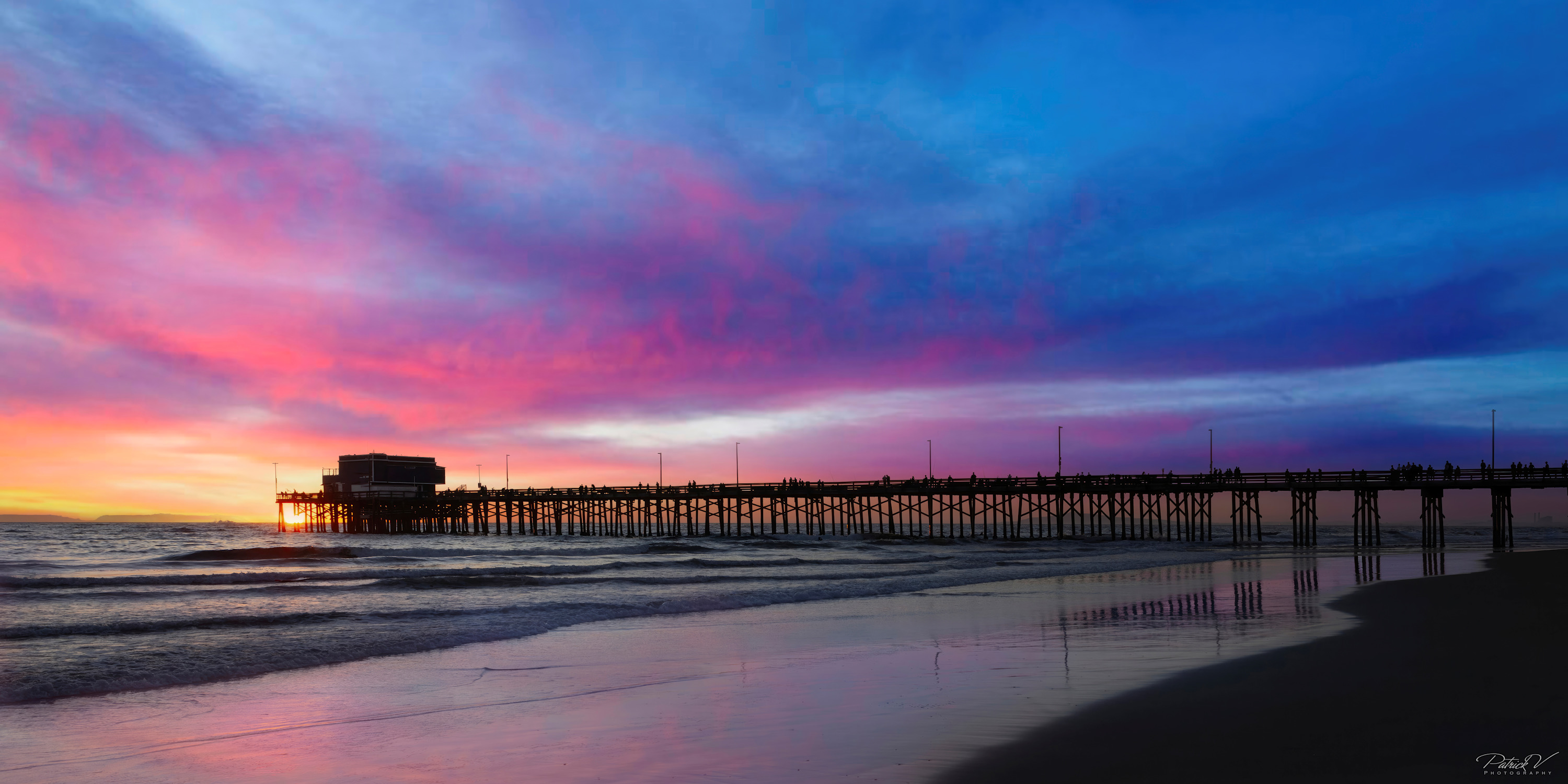 
        <div class='title'>
          Balboa Pier Banner
        </div>
       
