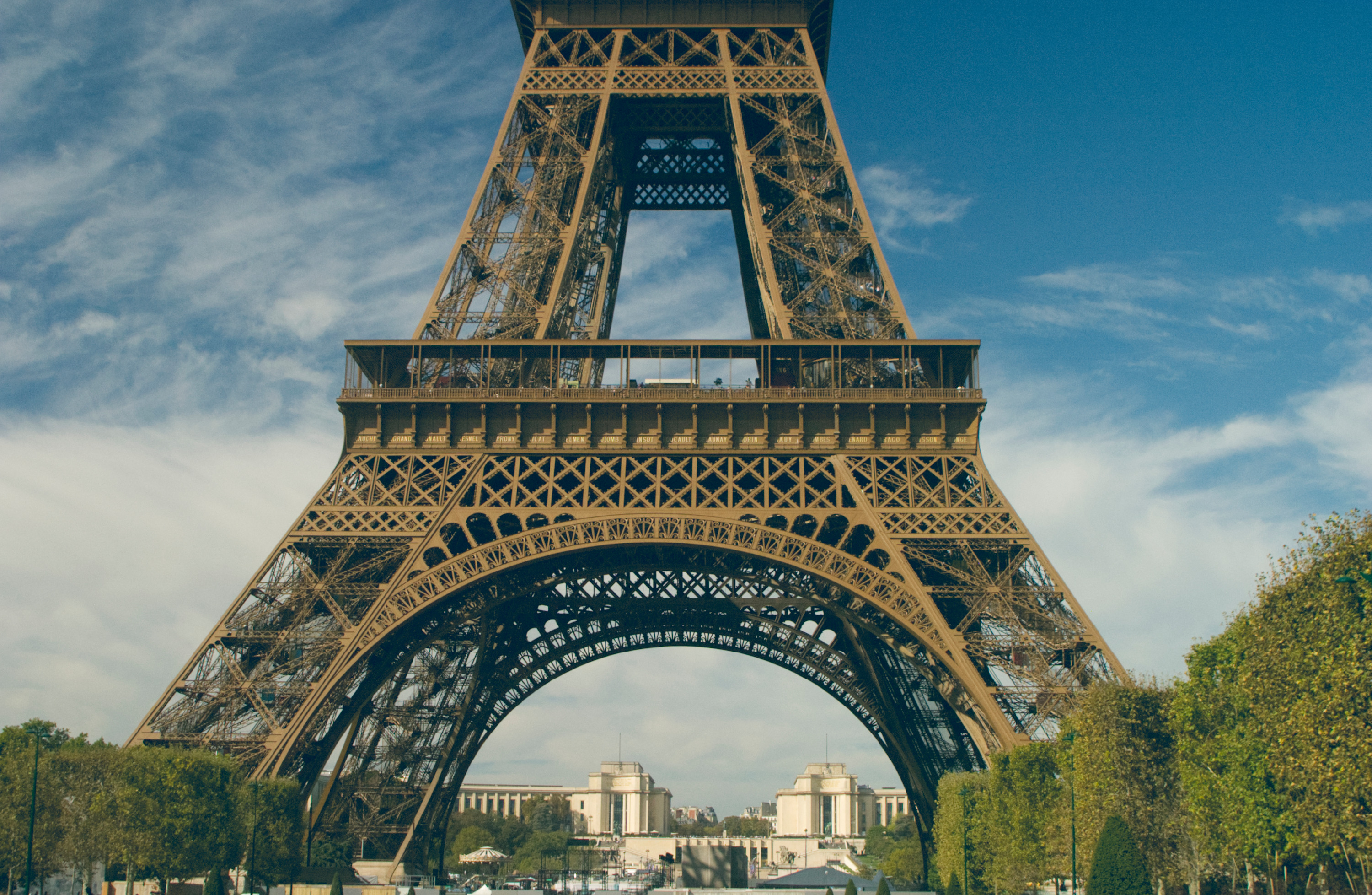 
        <div class='title'>
          Eiffel Tower base
        </div>
       
        <div class='description'>
          
        </div>
      