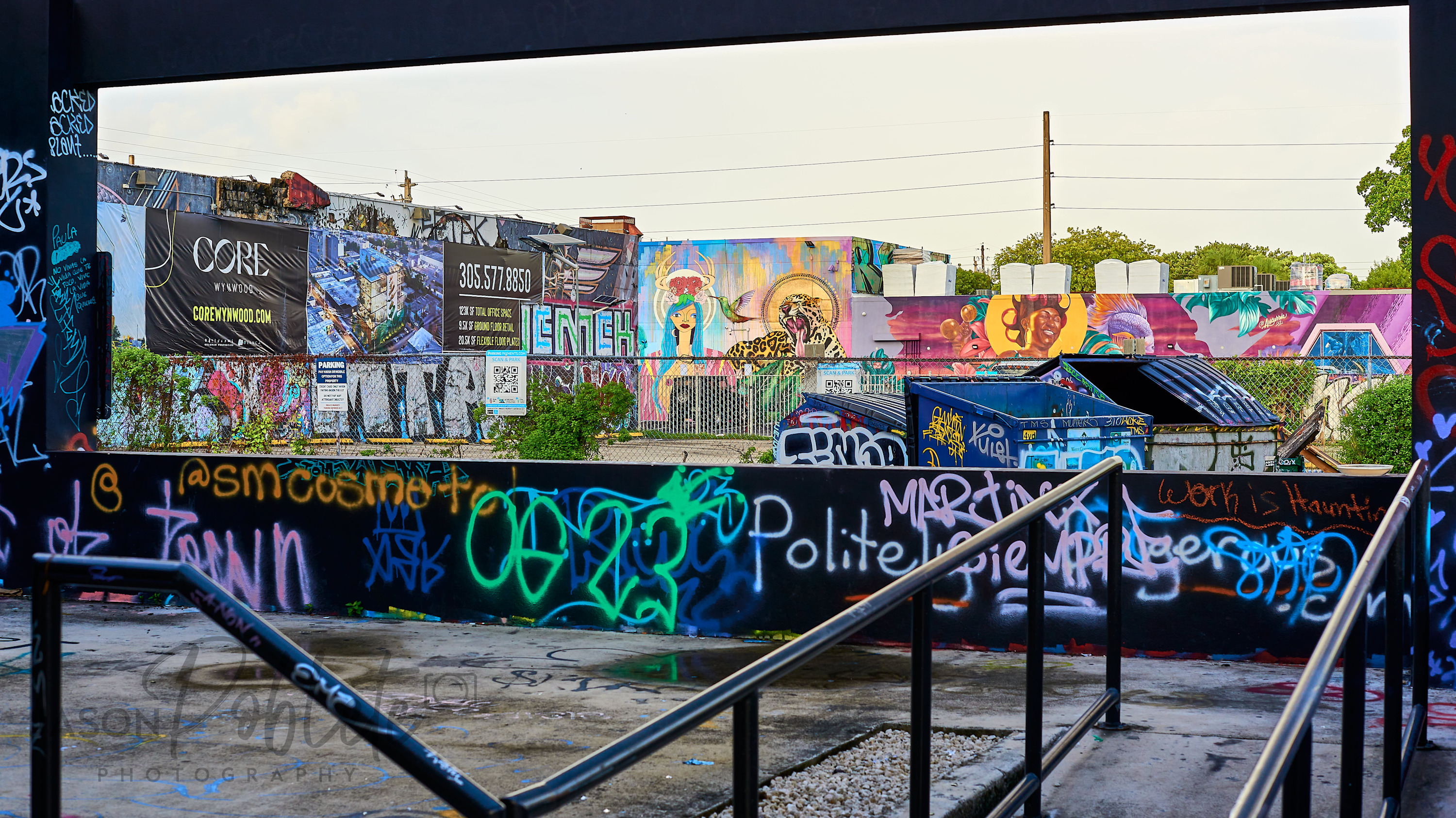
        <div class='title'>
          JIP 9020 ASF Insta graffiti miami
        </div>
       