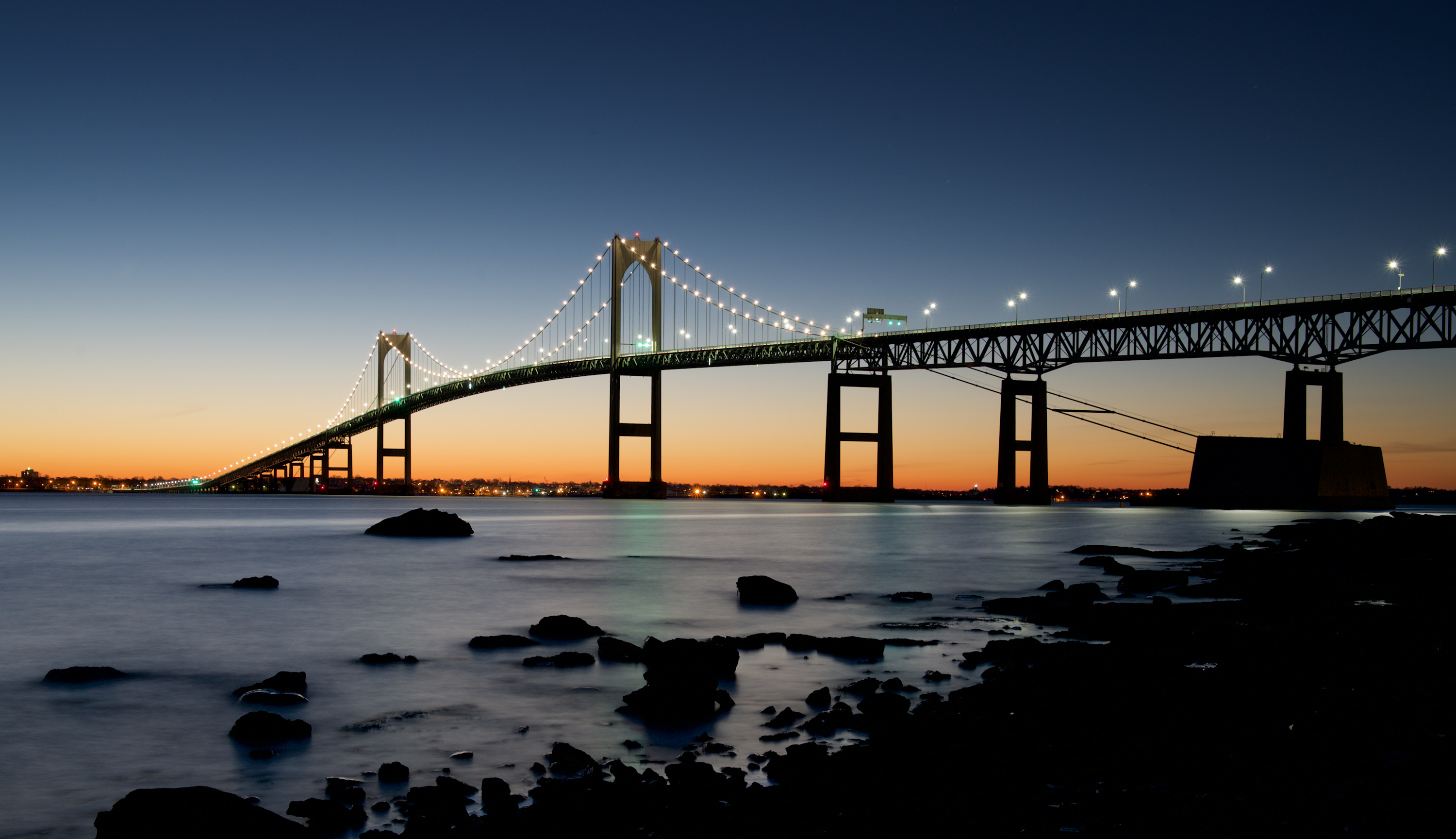 
        <div class='title'>
          Claiborne Pell Newport Bridge
        </div>
       
        <div class='description'>
          
        </div>
      