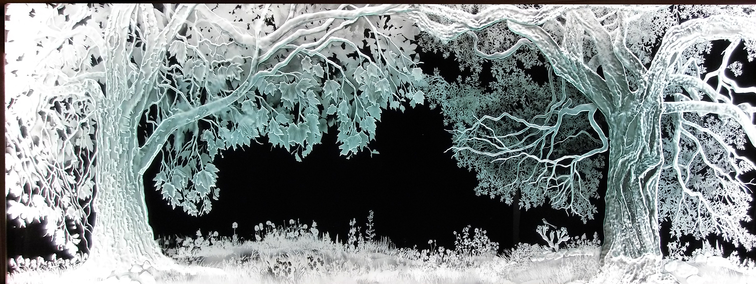 
        <div class='title'>
          luci  trees white phase
        </div>
       
        <div class='description'>
          carved and edge lighted glass
        </div>
      