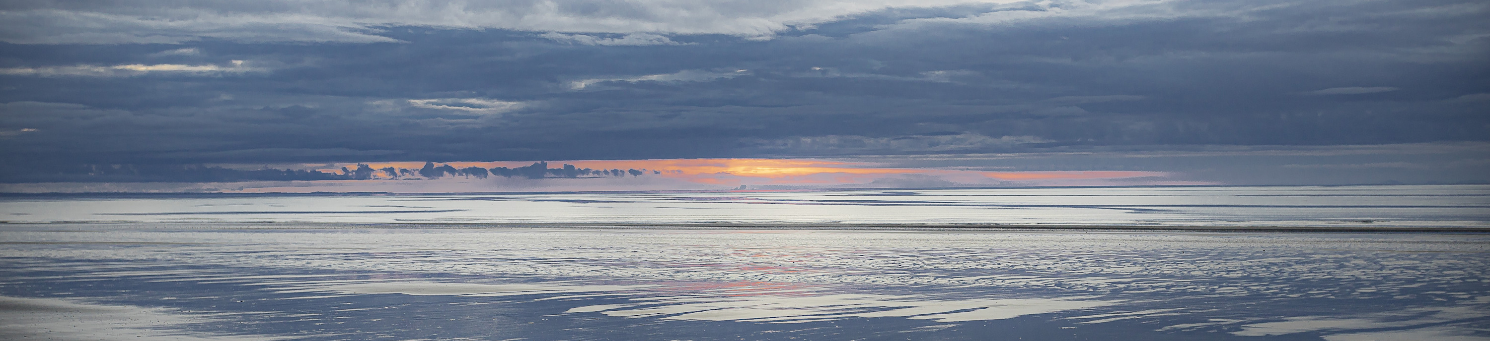
        <div class='title'>
          Unadorned Beauty   Haida Gwaii
        </div>
       