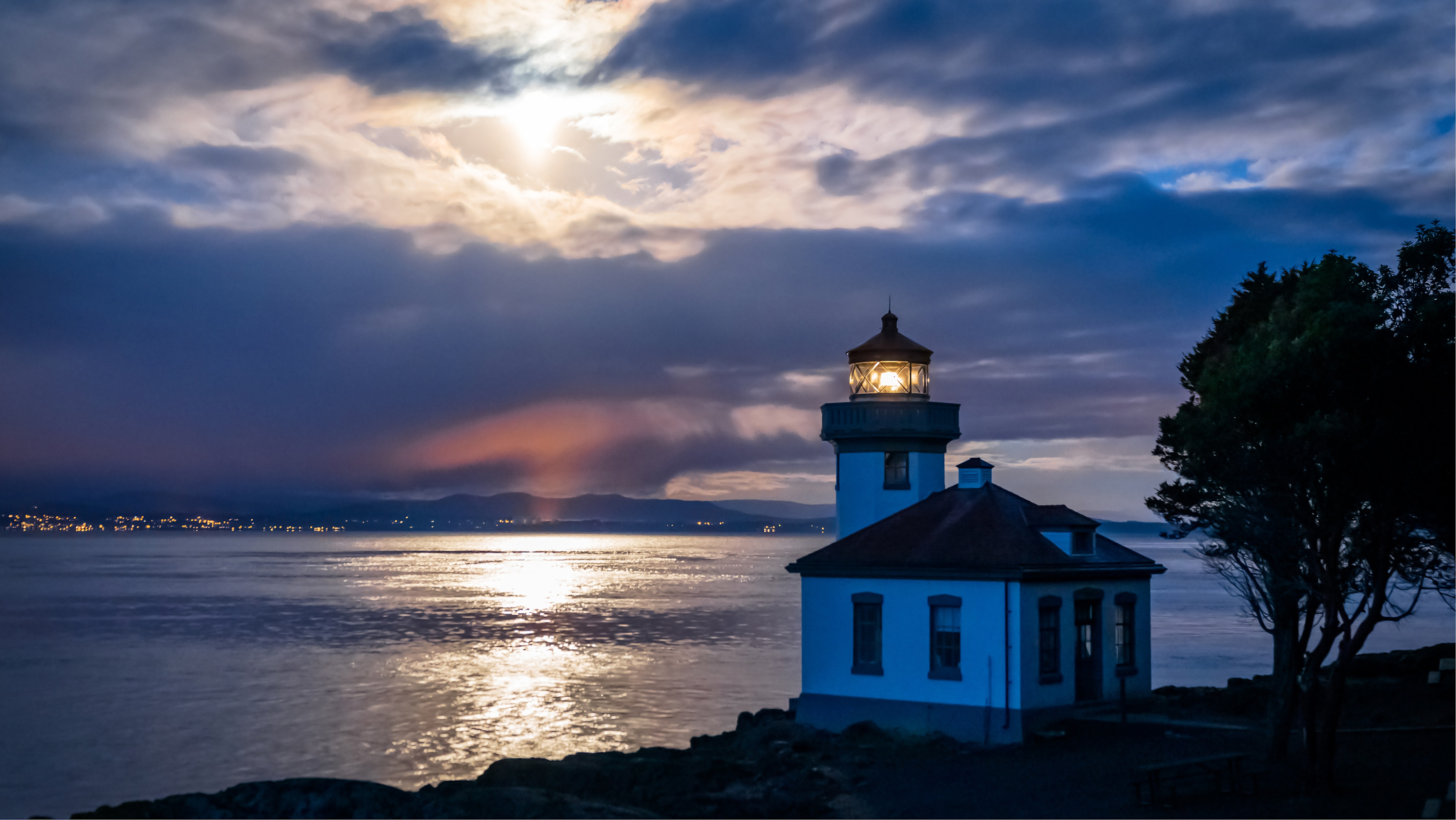 
        <div class='title'>
          LimeKiln Supermoon
        </div>
       