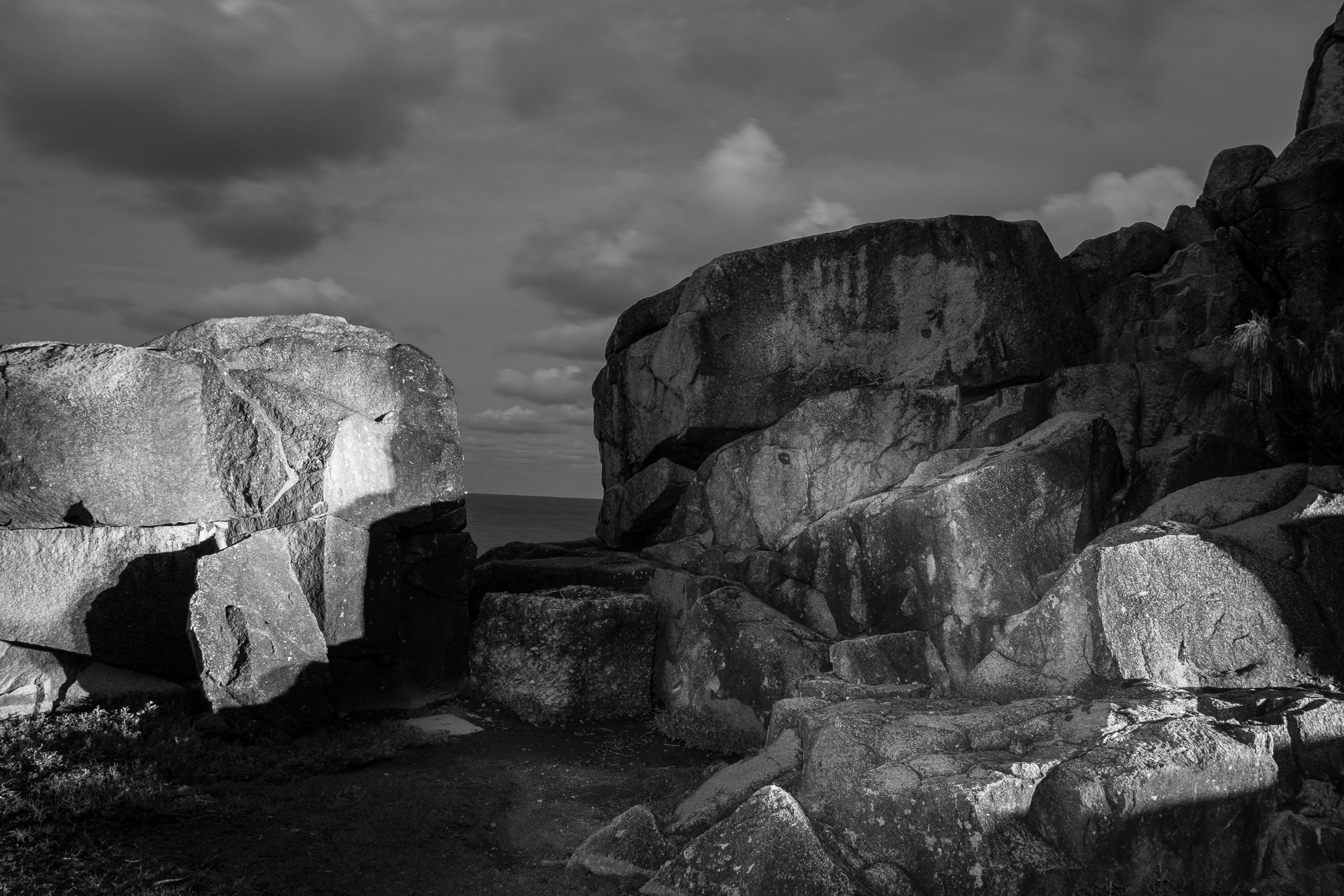 Trial bay rocks ombqkg