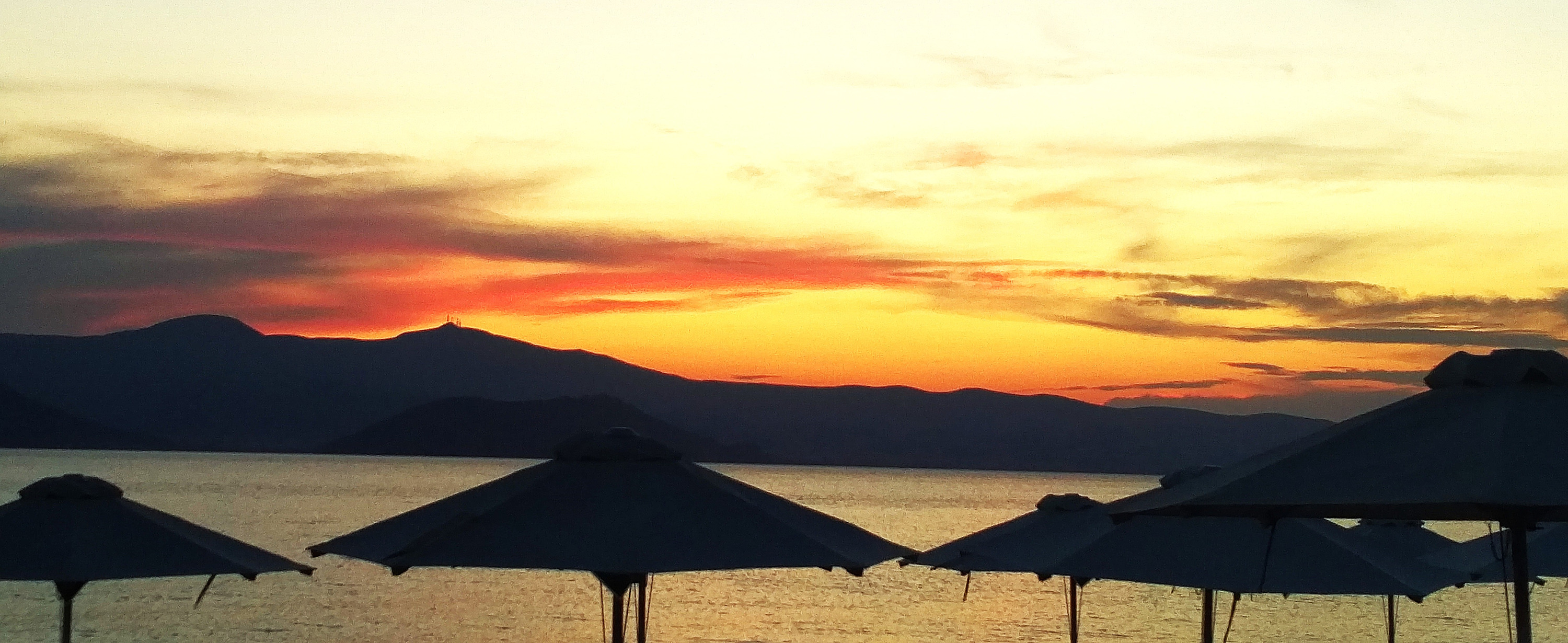 
        <div class='title'>
          Umbrella Sunset
        </div>
       