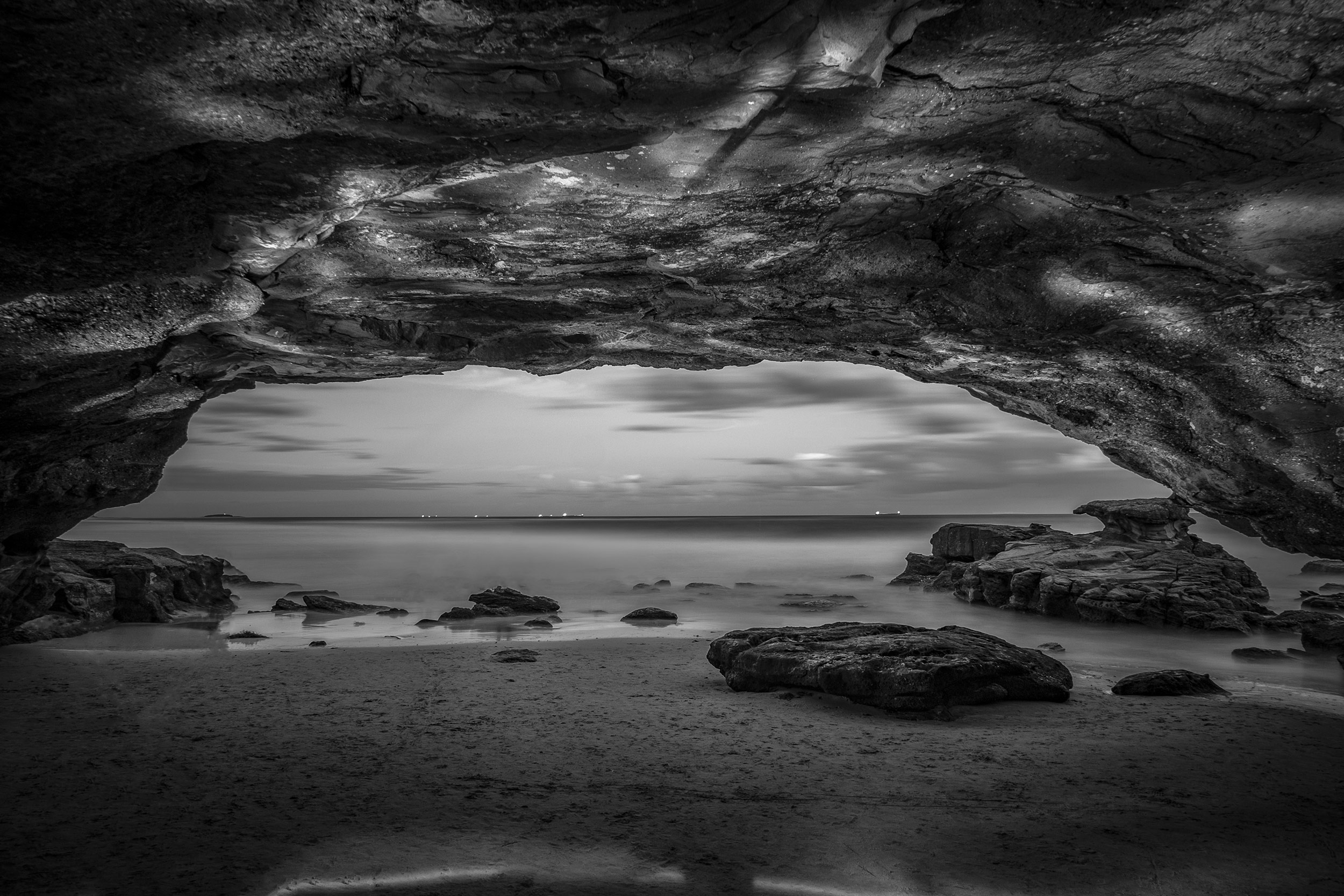 Caves beach at dusk web wymnux