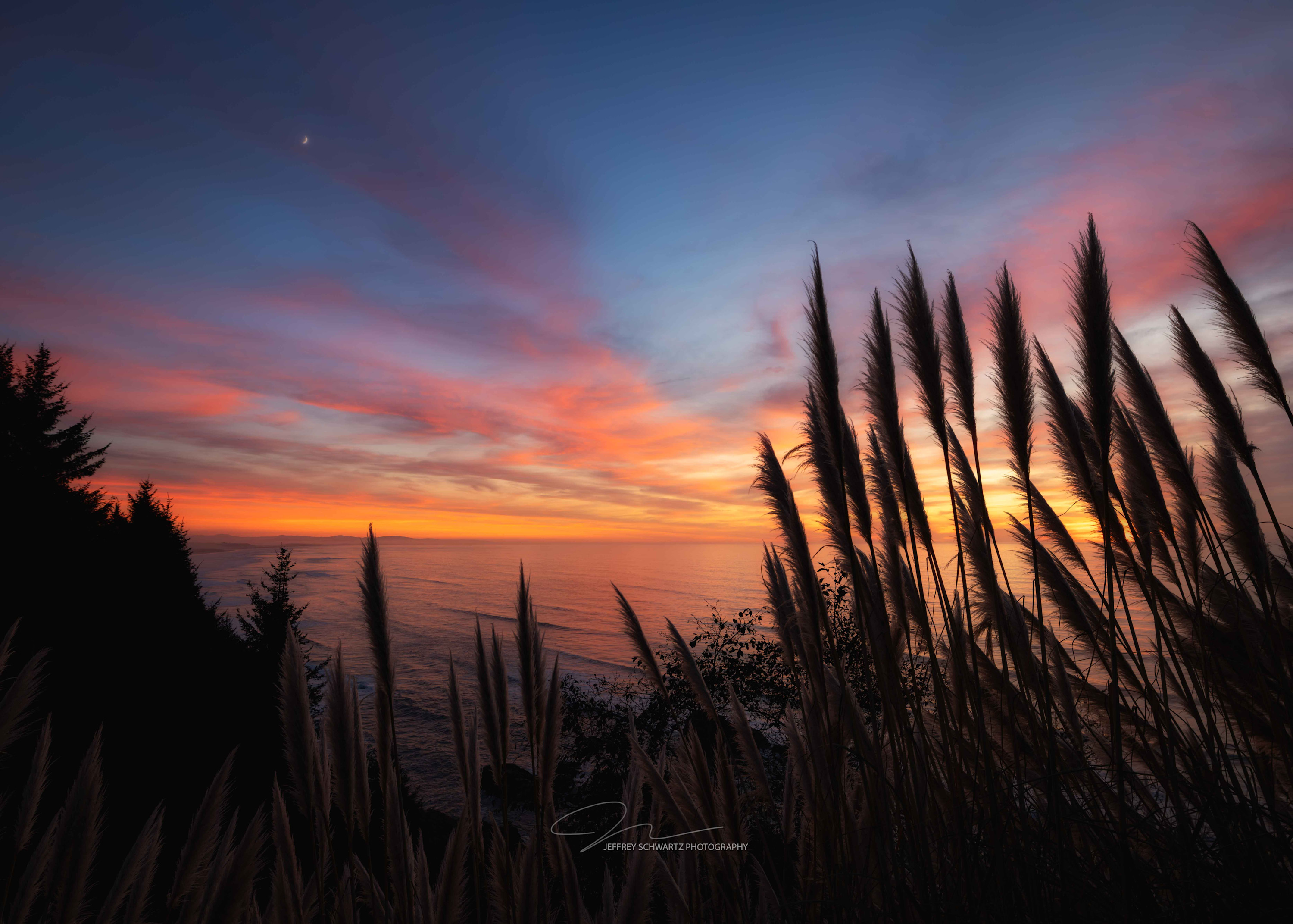 
        <div class='title'>
          Sunset and the Crescent Moon 12132025 SMALL
        </div>
       