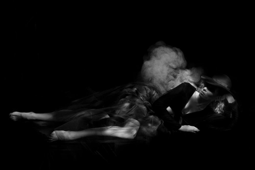 
        <div class='title'>
          The Diva
        </div>
       
        <div class='description'>
          light painting personal glamour photography
        </div>
      