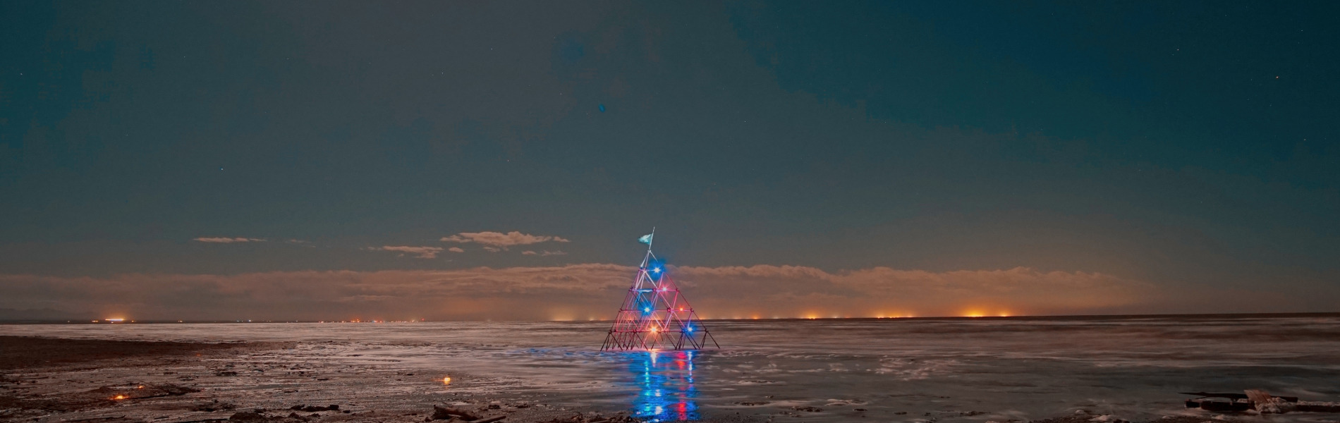 
        <div class='title'>
          Merry Chirstmas from the Salton Sea
        </div>
       