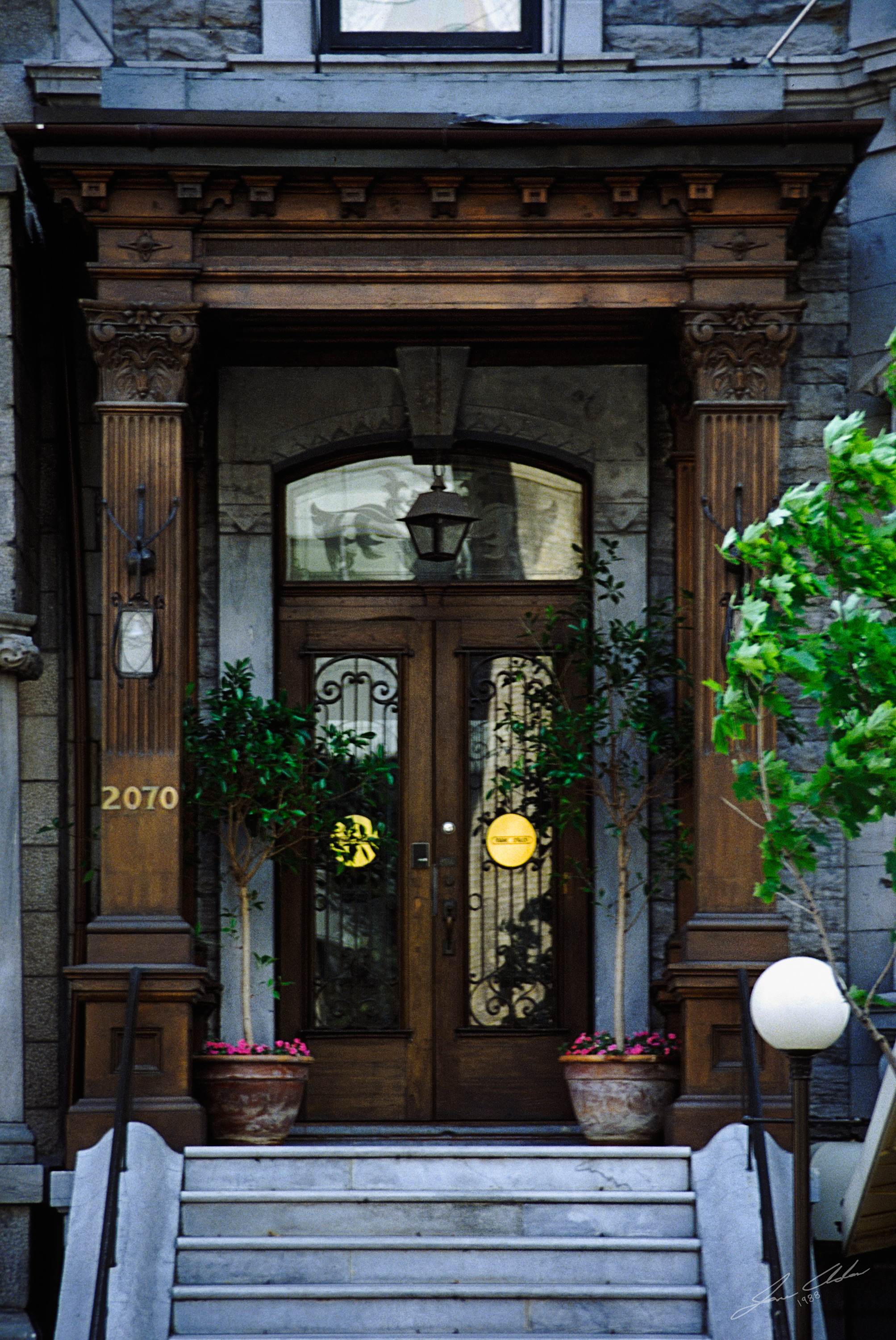 Crescent st doors 1 tqkje4