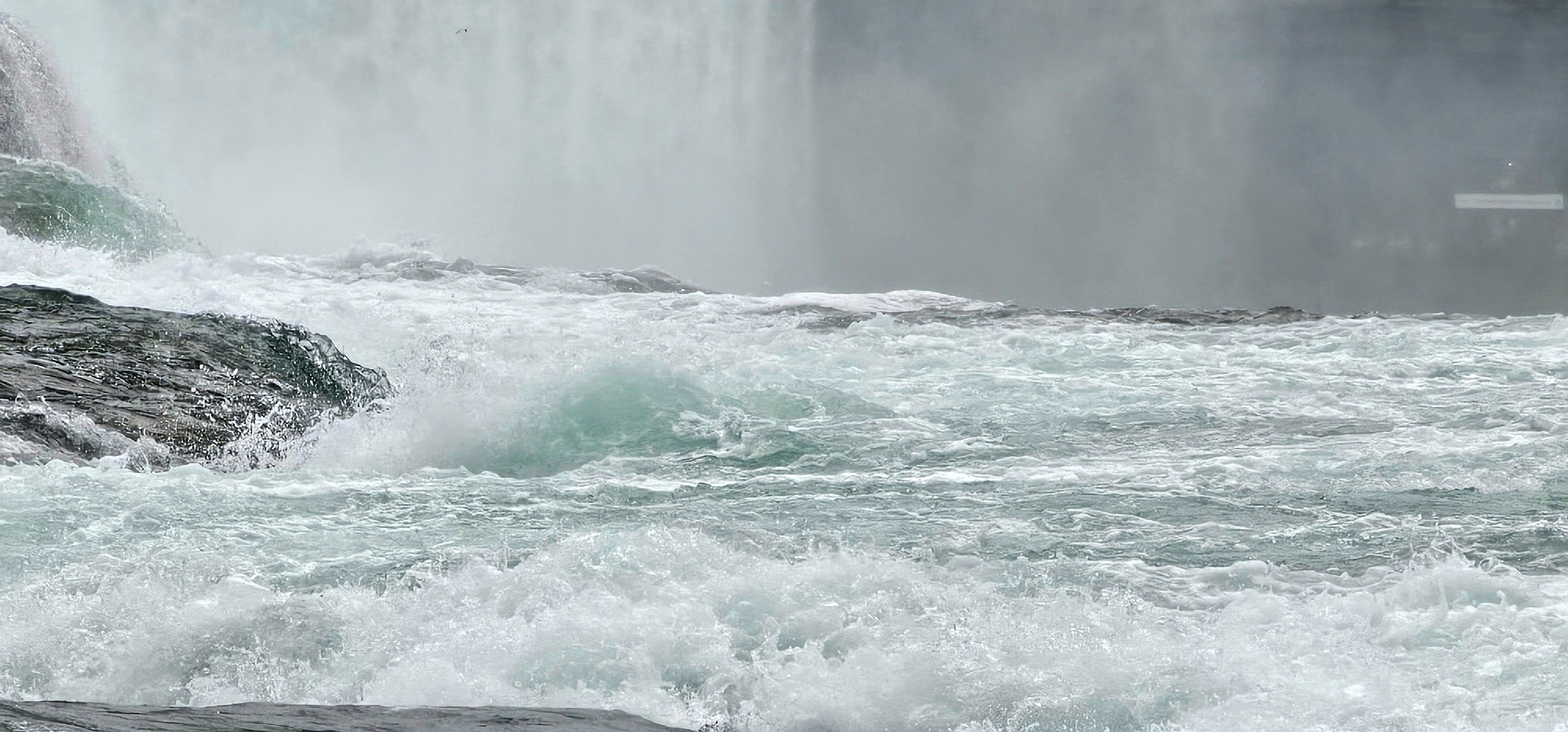 
        <div class='title'>
          Niagara Falls 1
        </div>
       